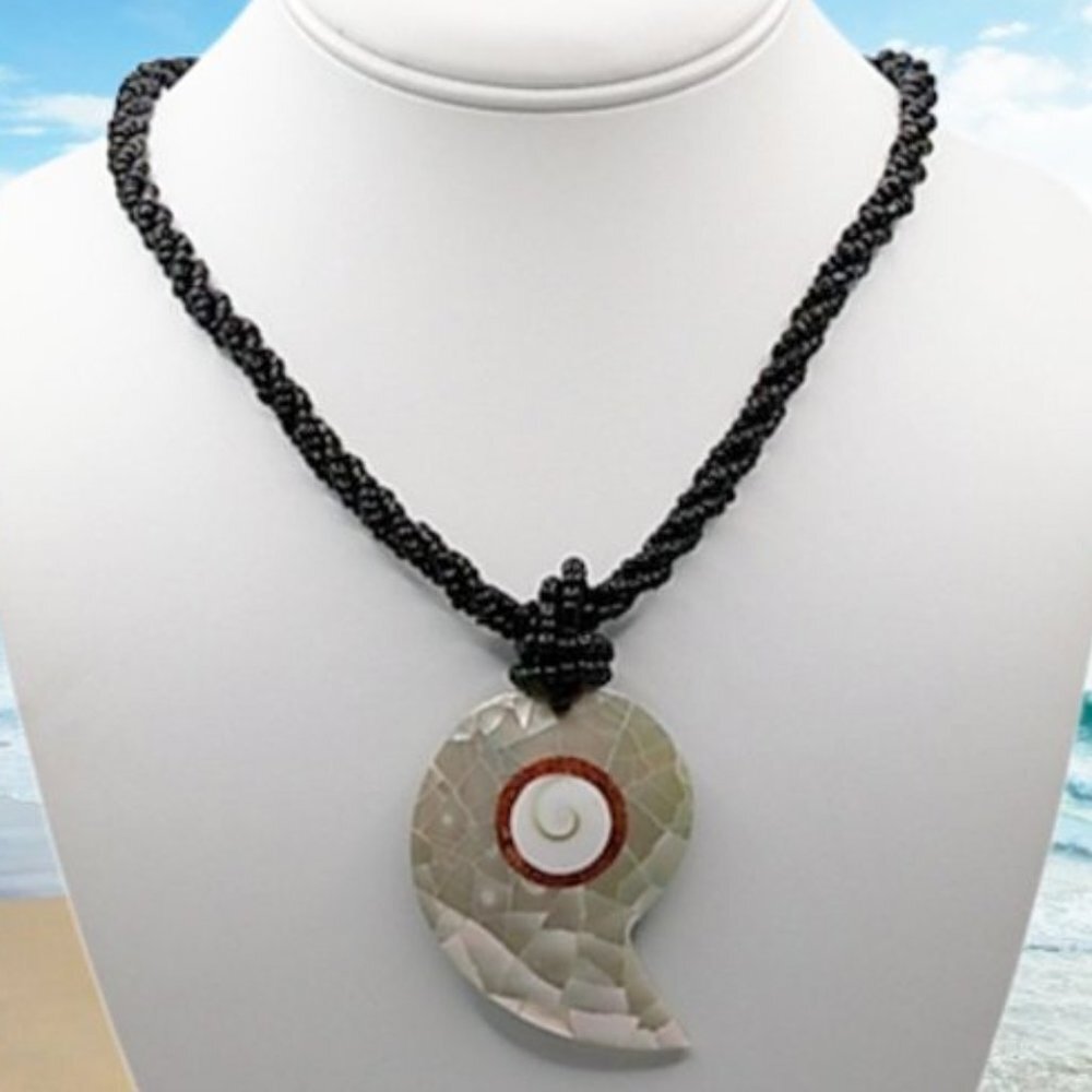 Handmade Mother Of Pearl Inlay Necklace 16$